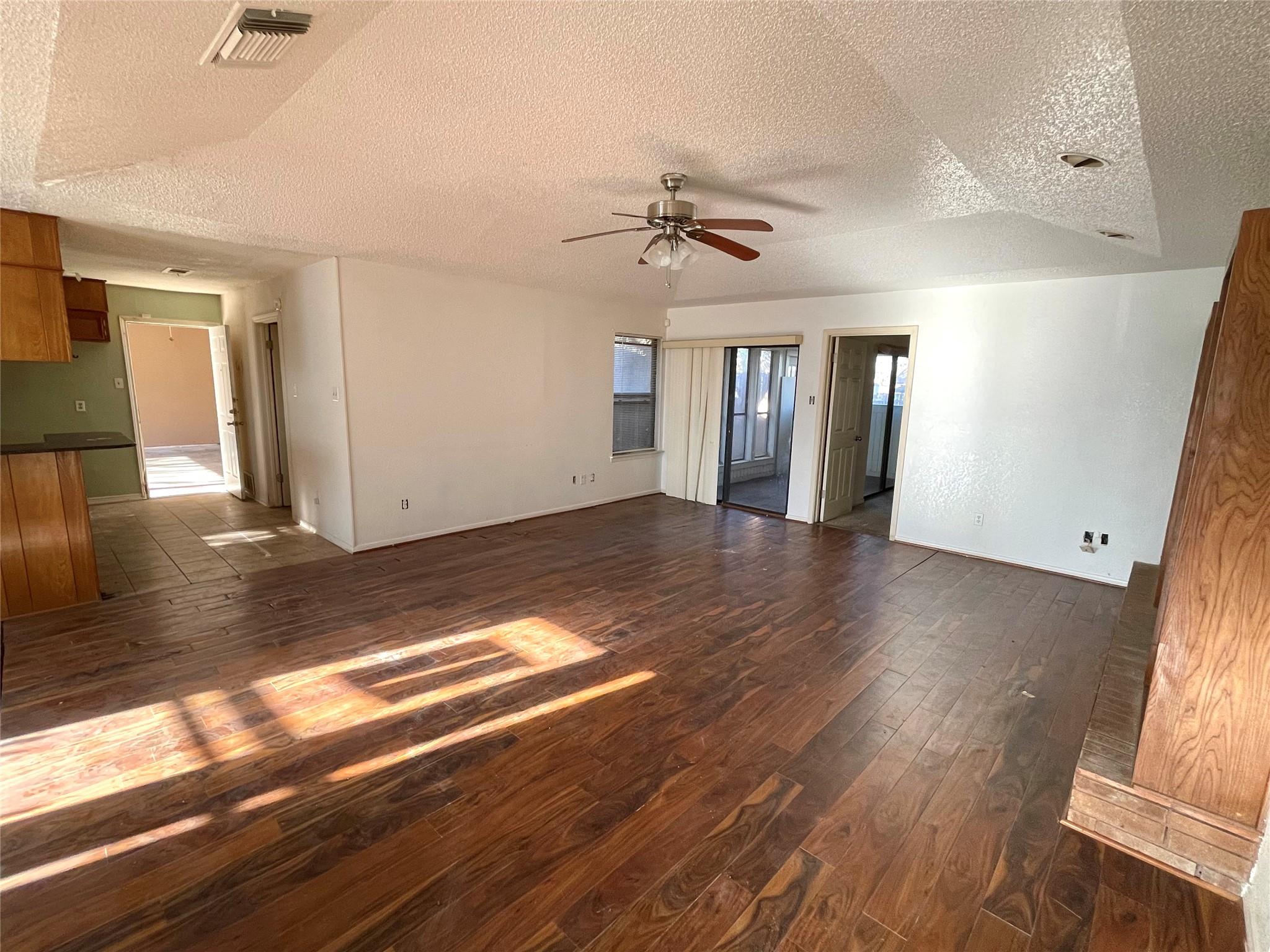 401 Highridge CV