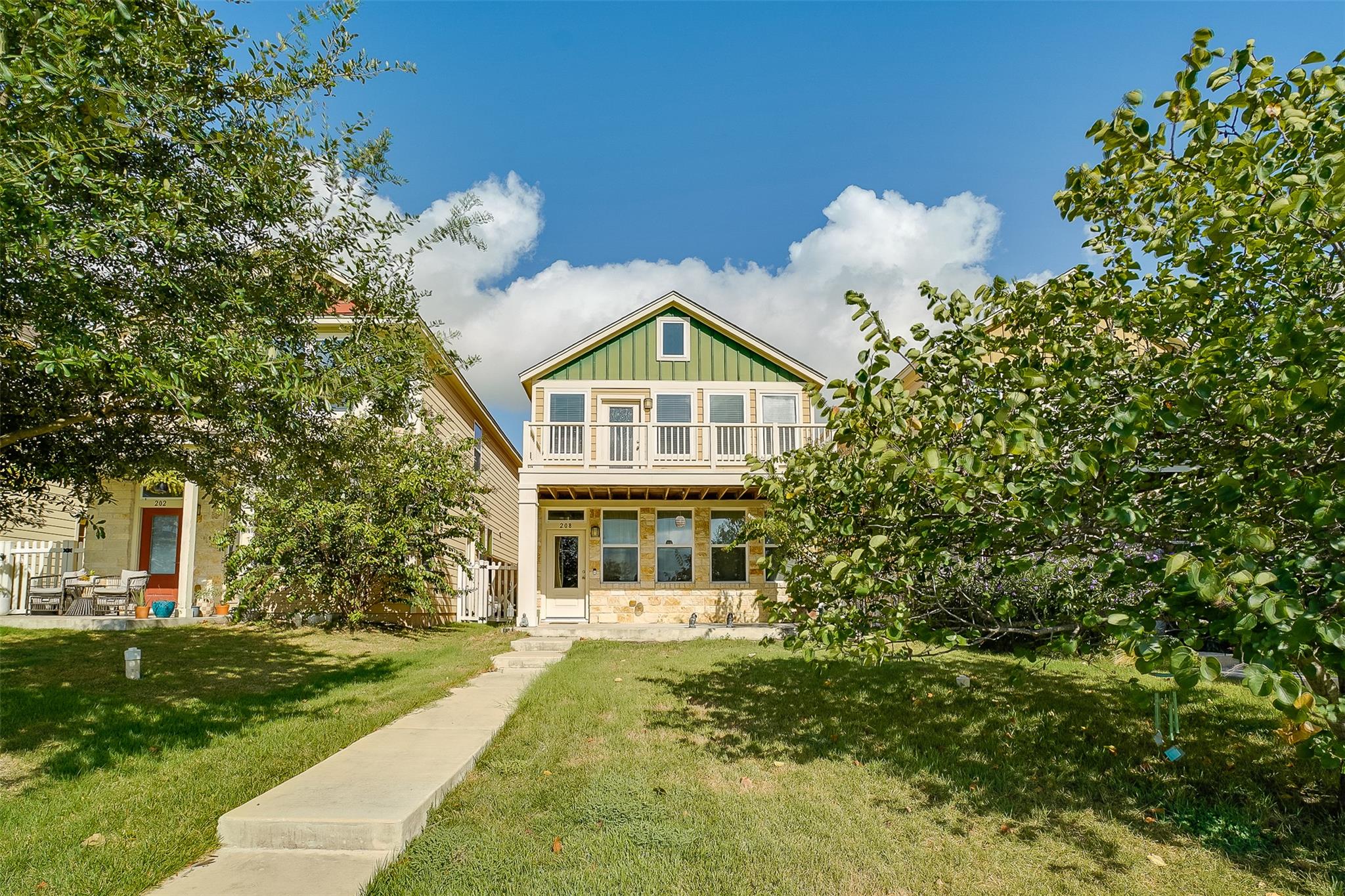208 Martha LN