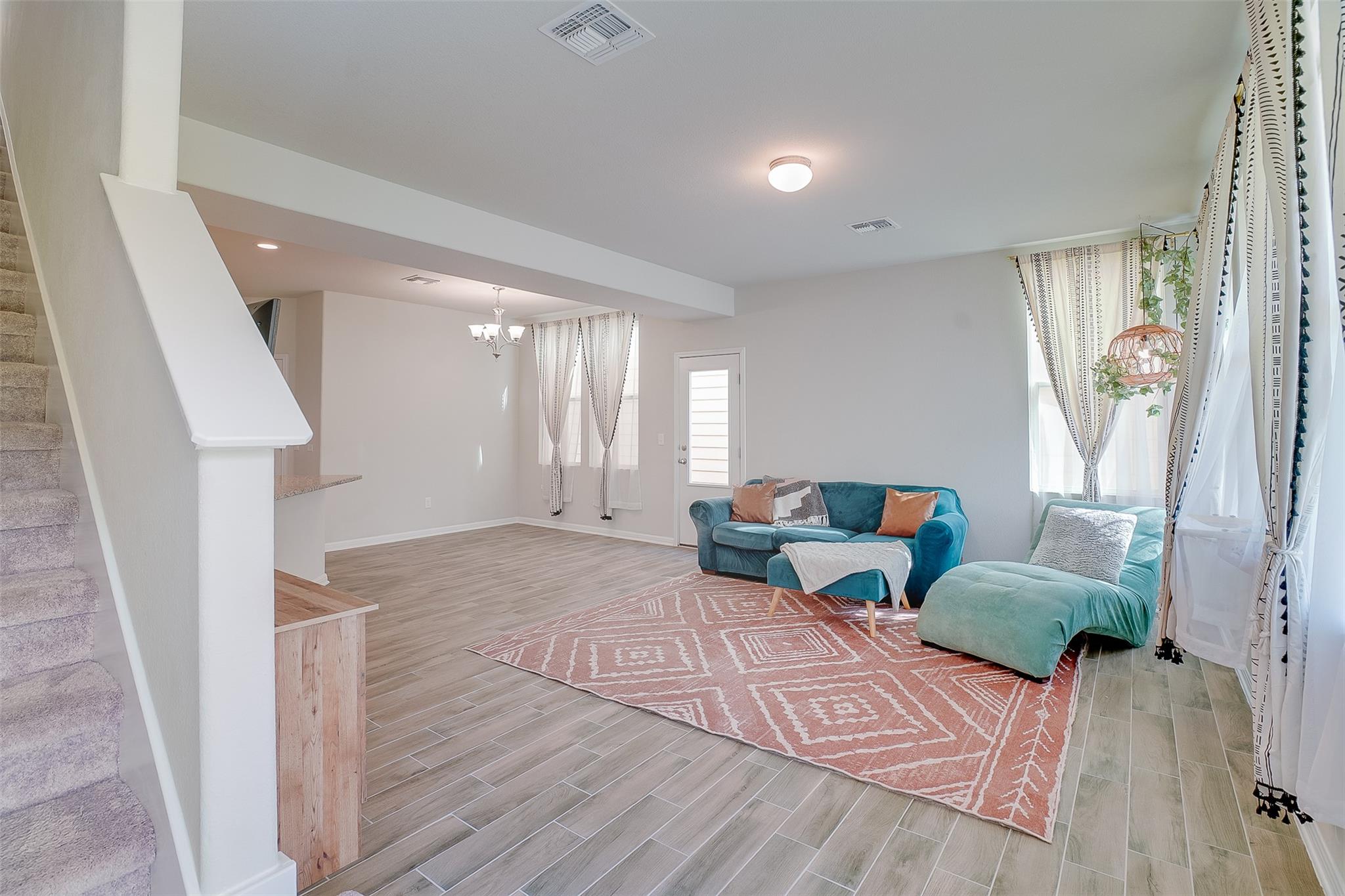 208 Martha LN