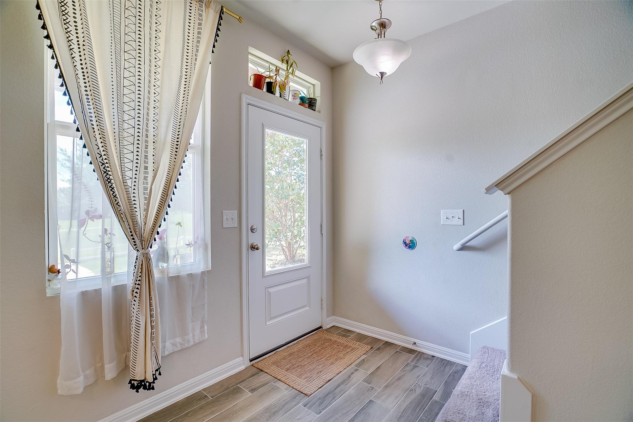 208 Martha LN