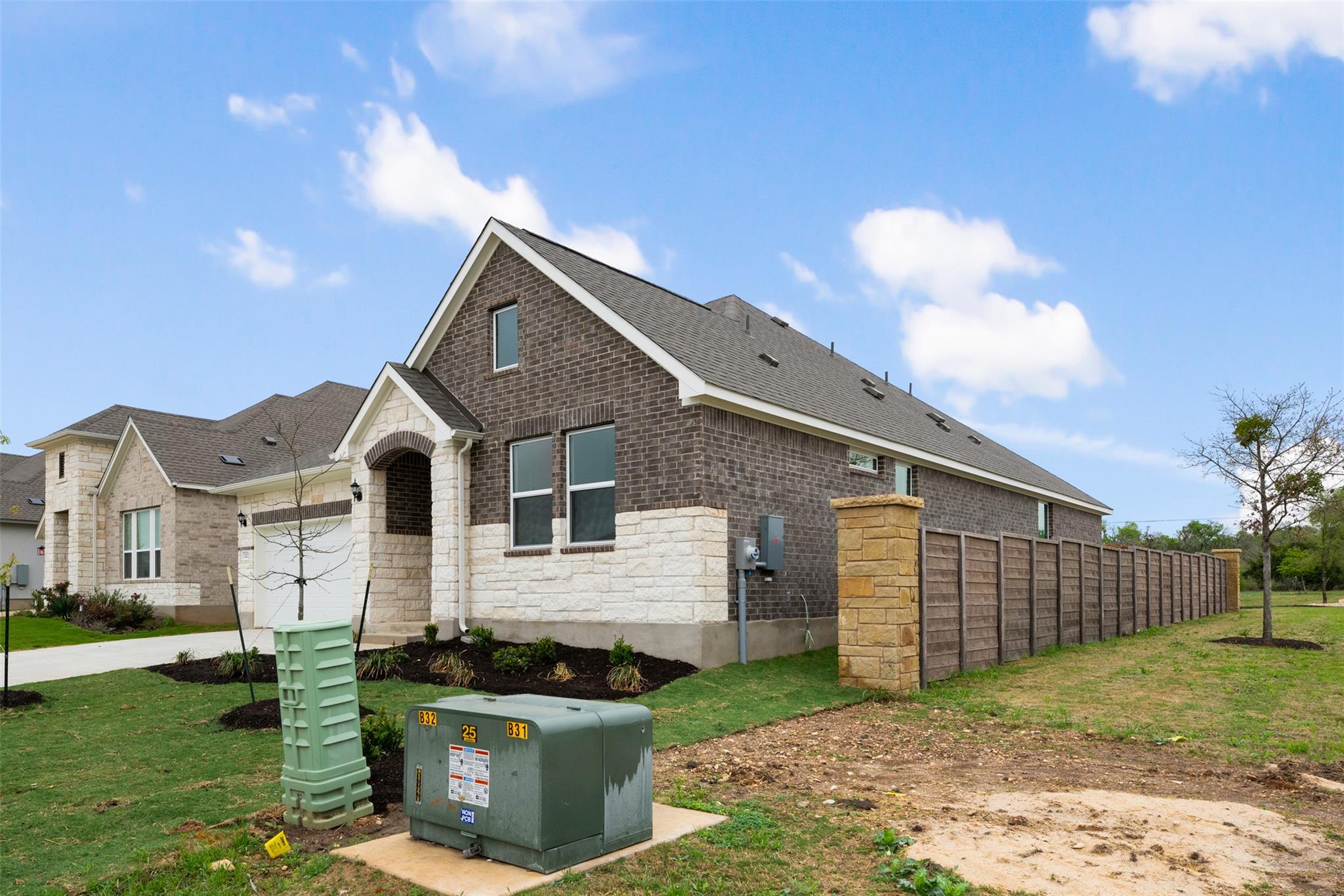 553 Redding WAY