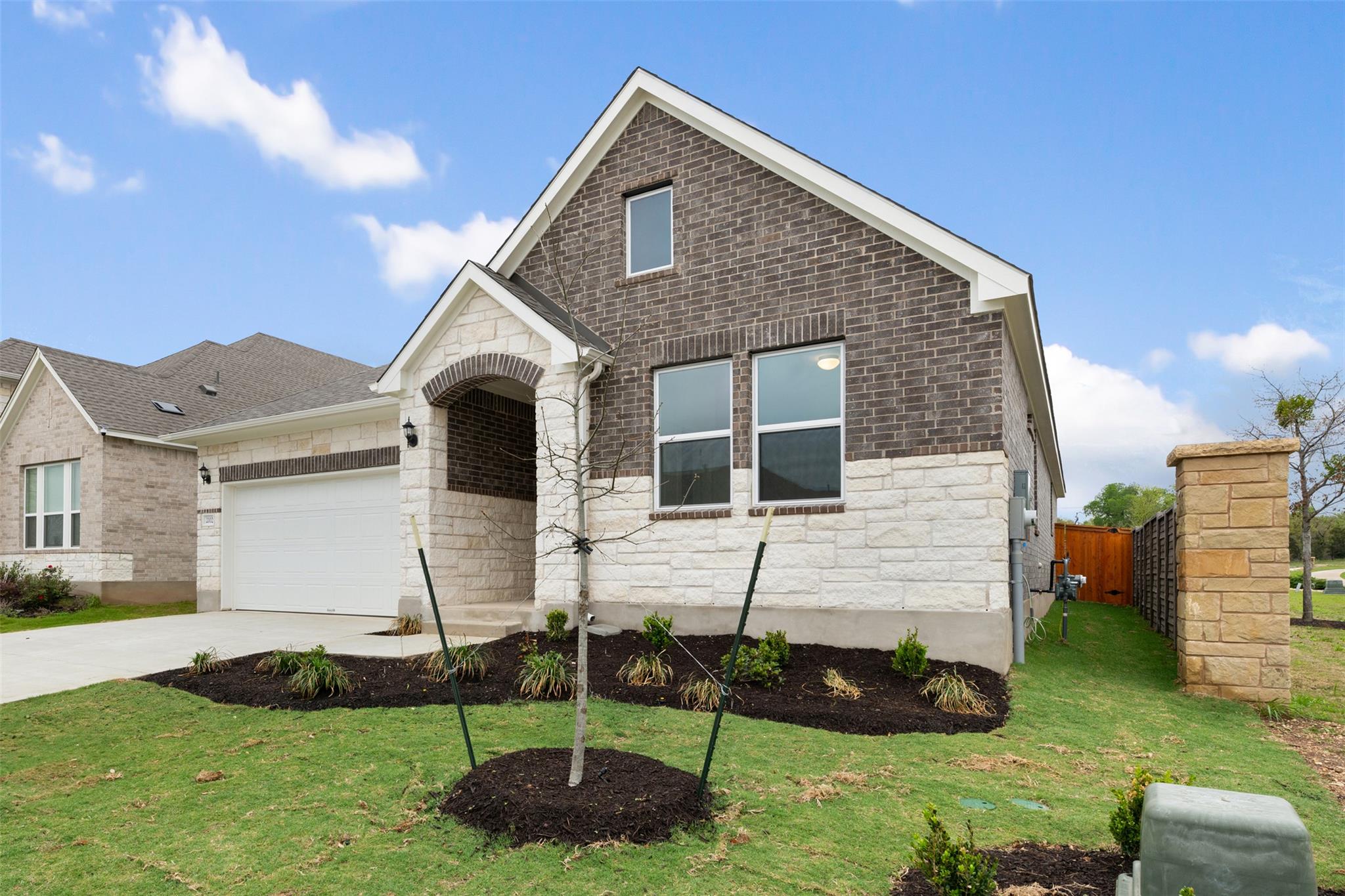 553 Redding WAY