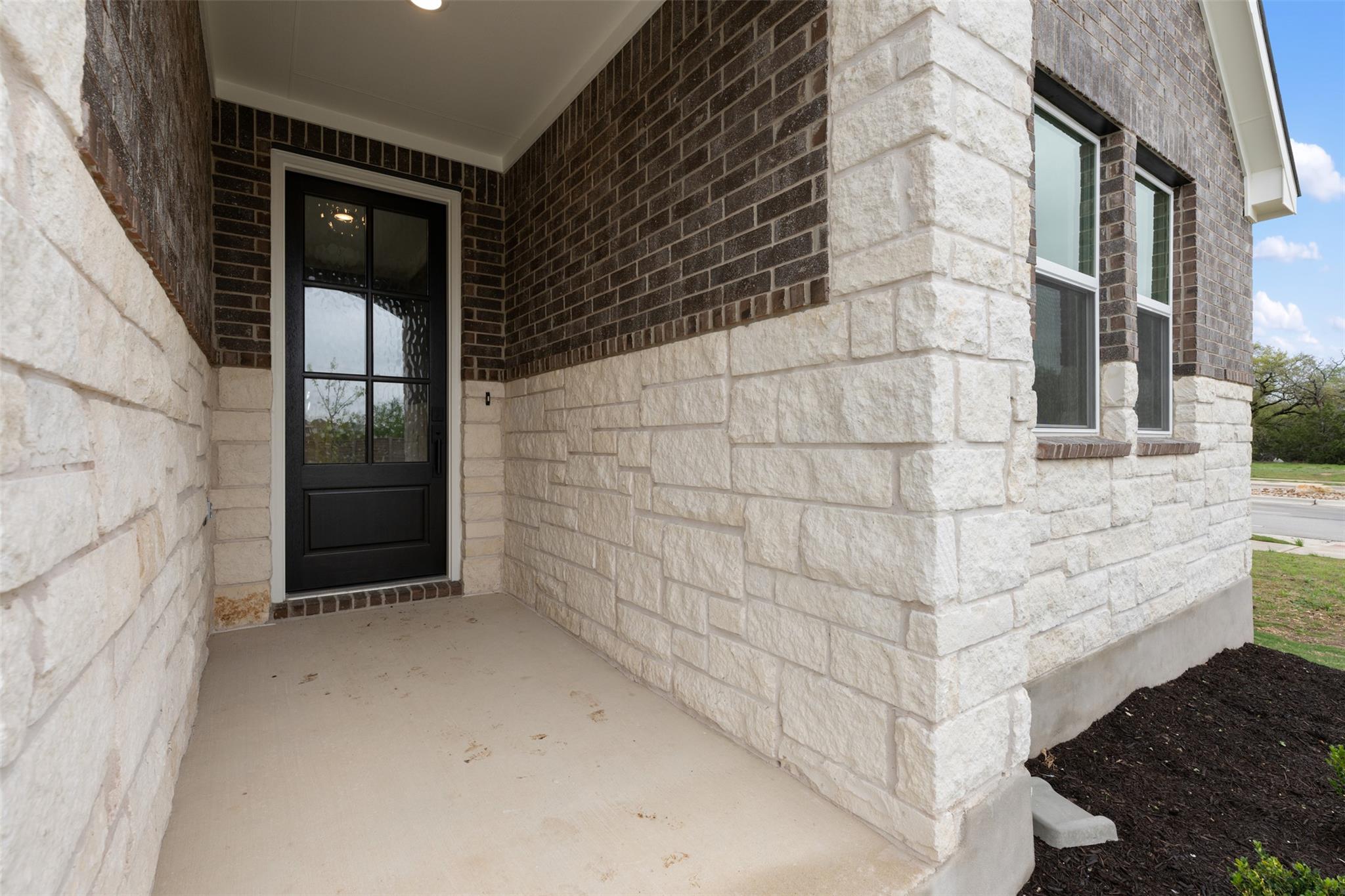 553 Redding WAY