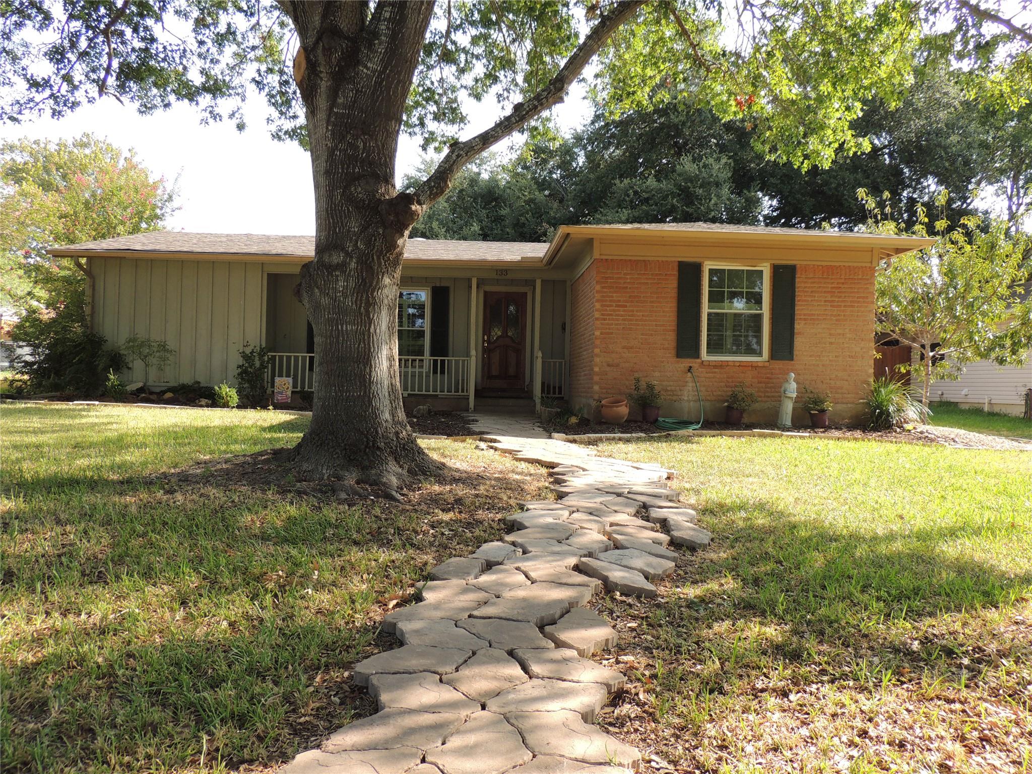 133 Hillcrest DR