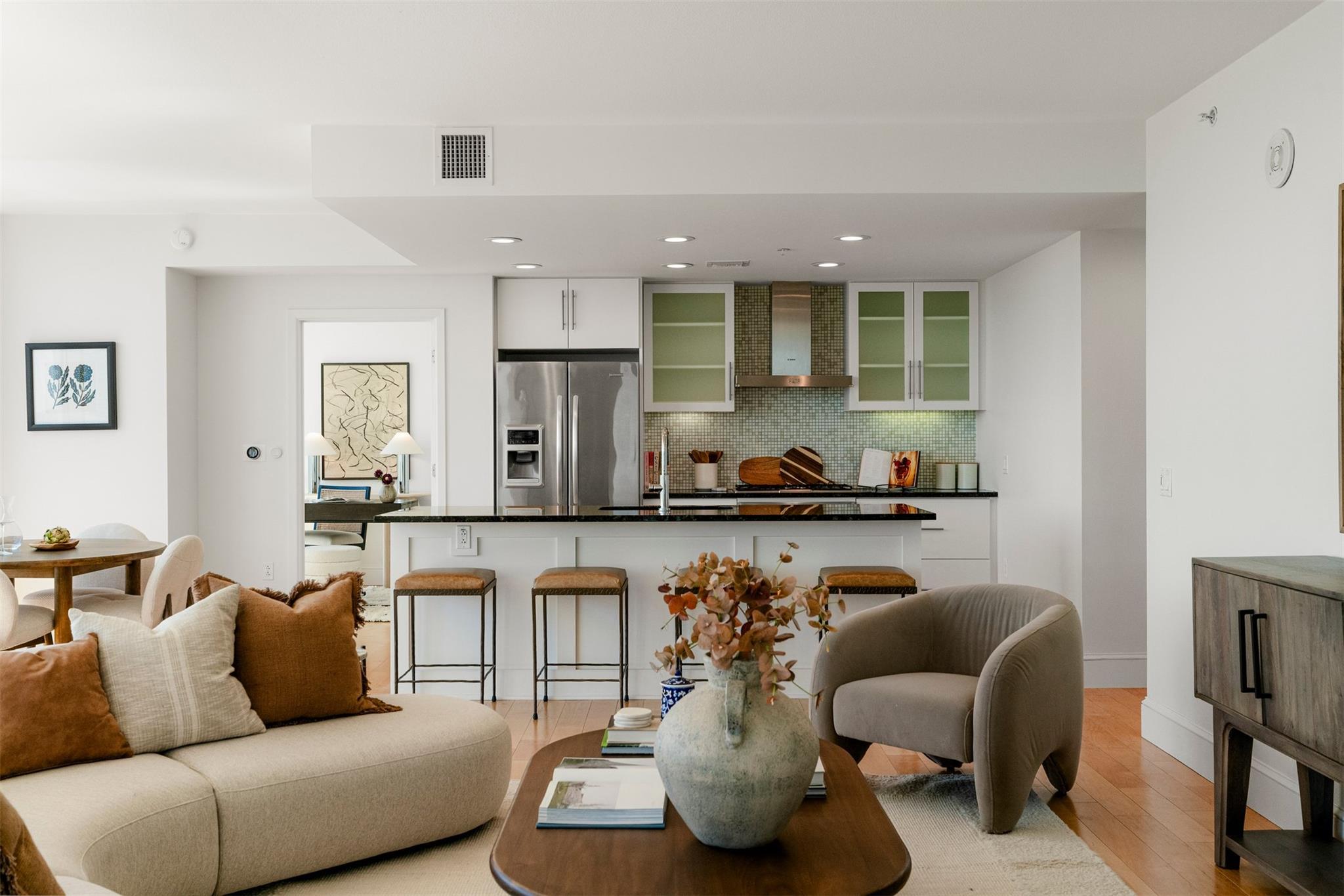 300 Bowie ST 2902