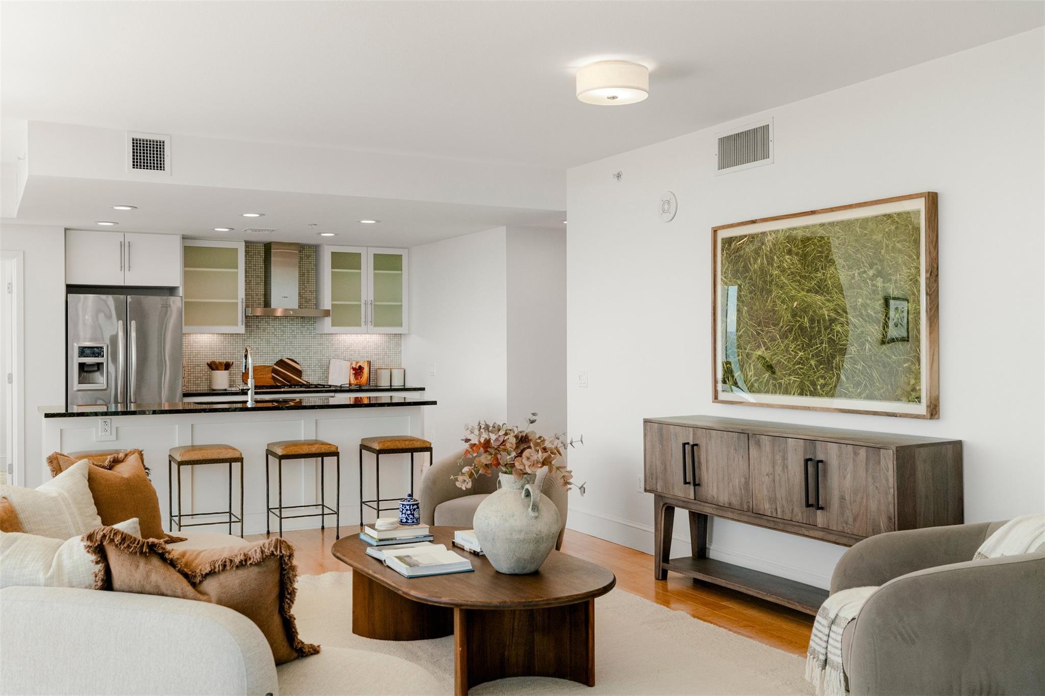 300 Bowie ST 2902