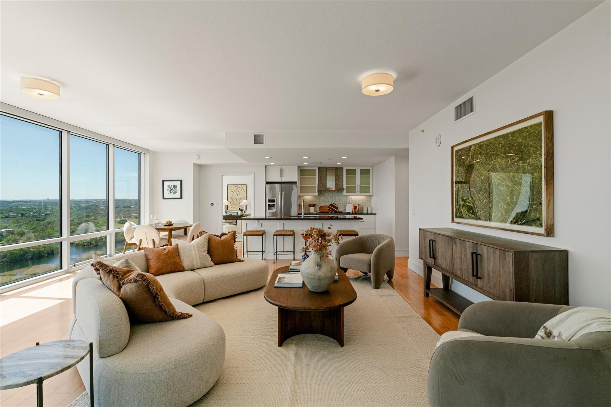 300 Bowie ST 2902