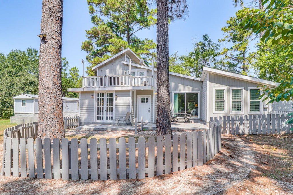 Photo of 372 Plum ST, Bastrop, TX 78602 (MLS # 1729360)