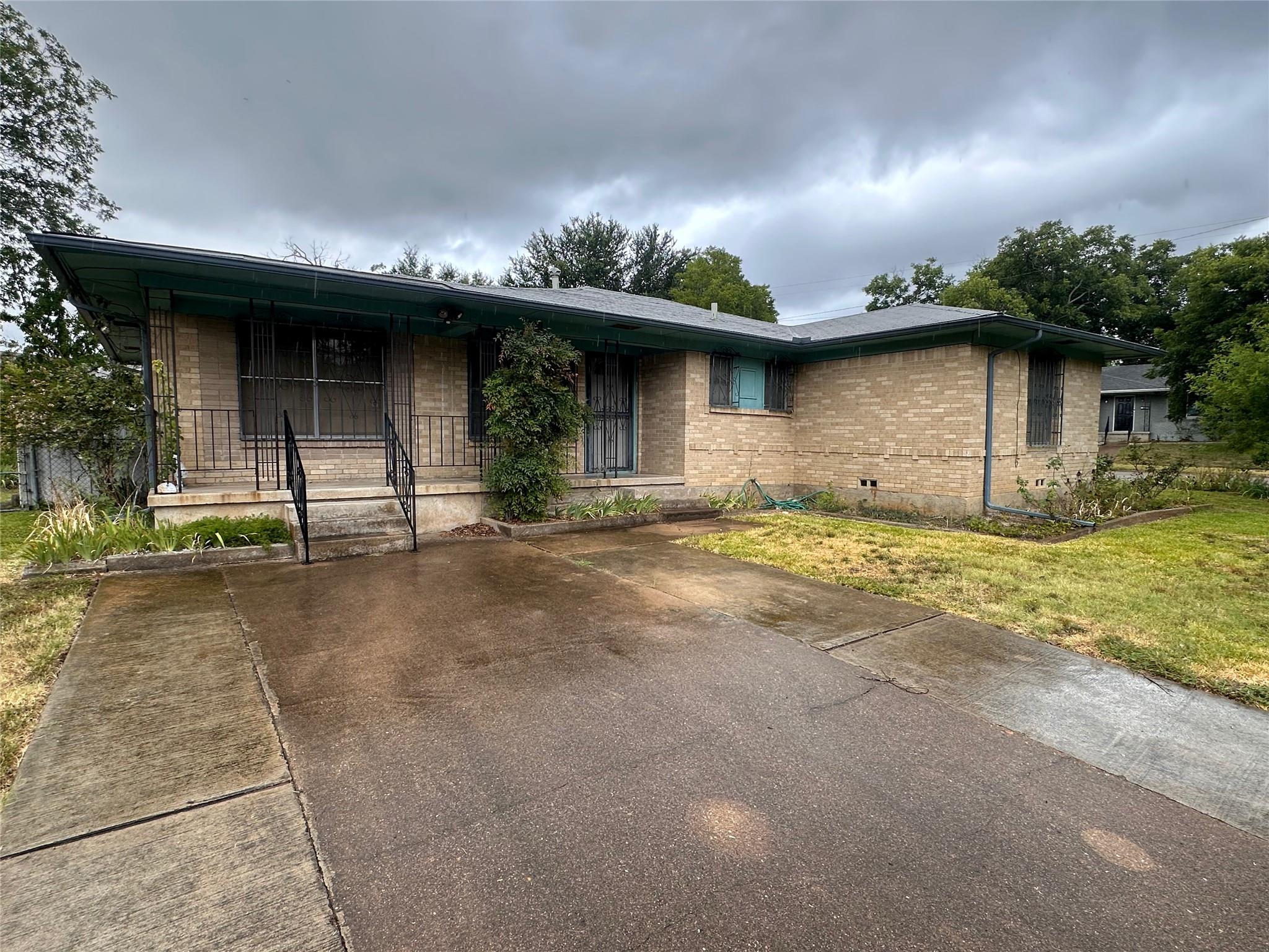 1110 Searcy DR