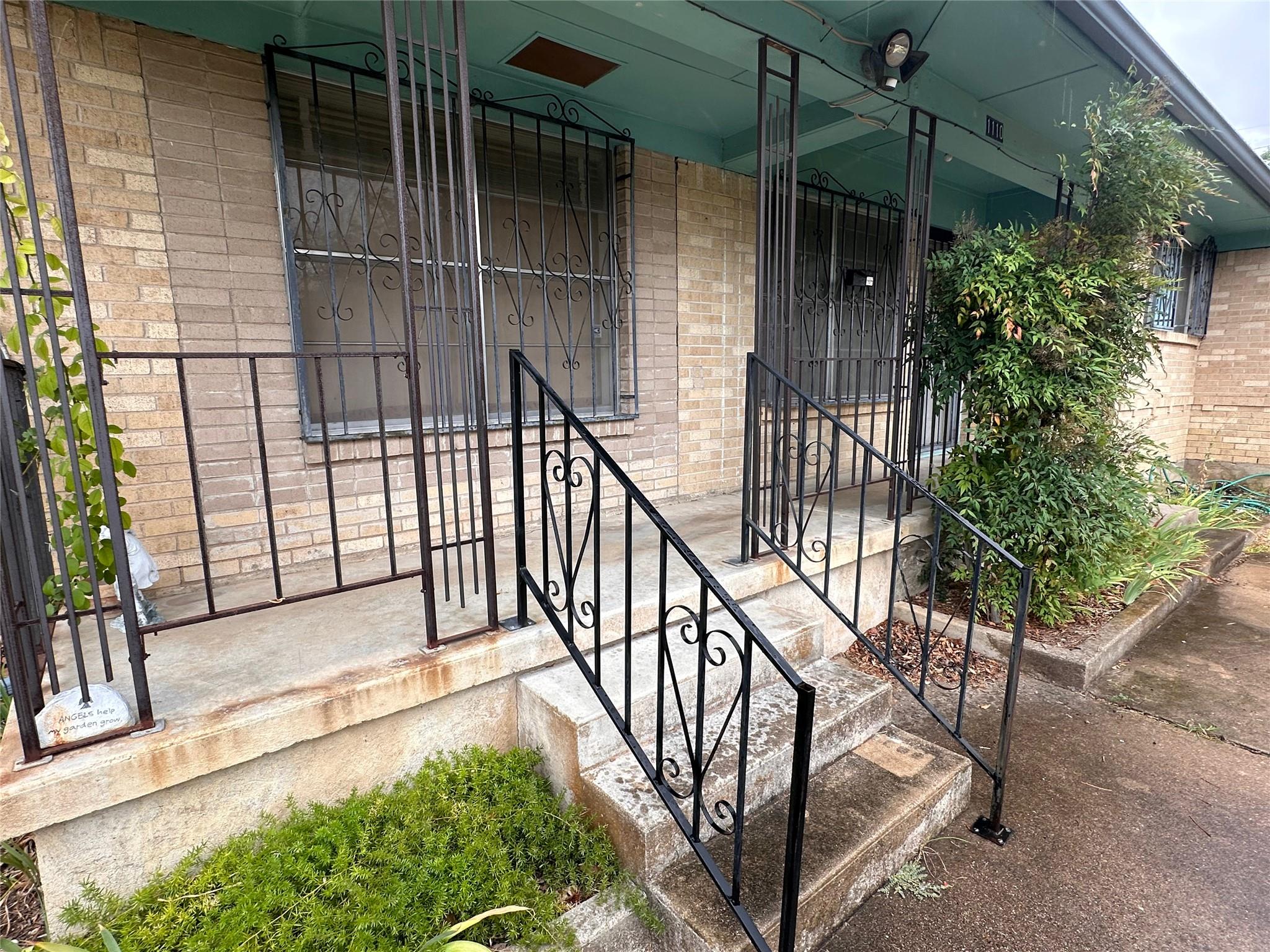 1110 Searcy DR