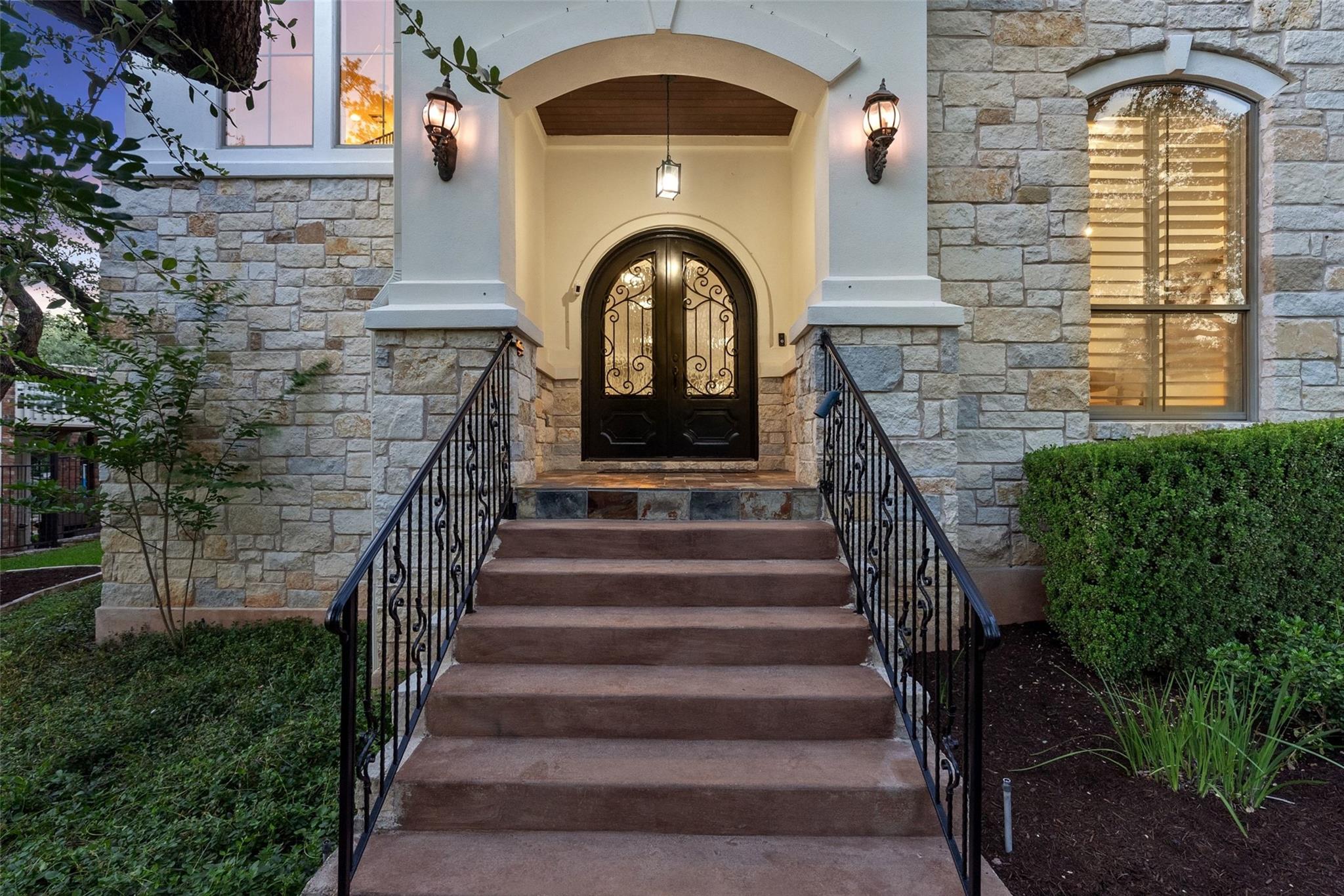 18 Hedgebrook WAY