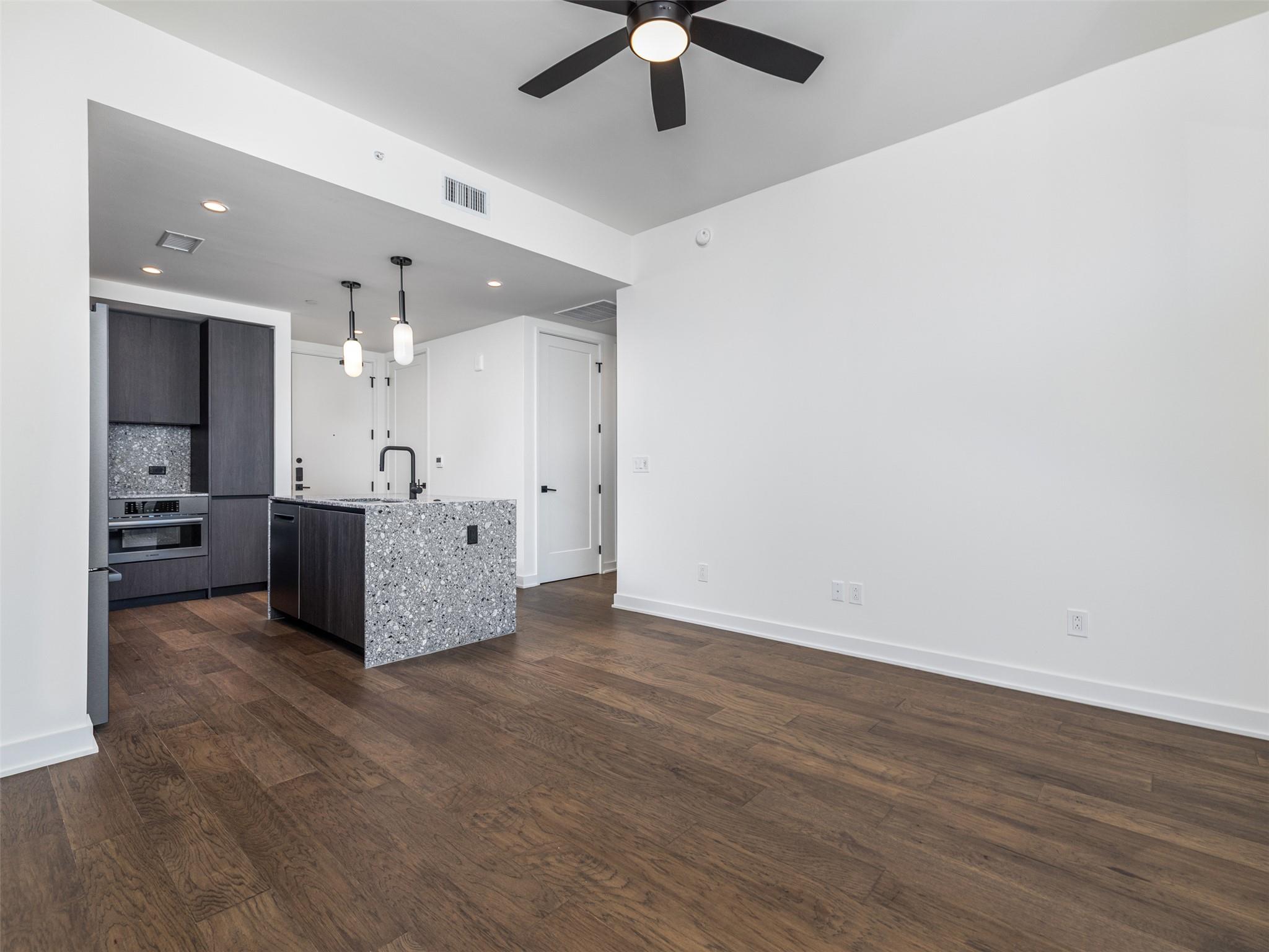 84 East Ave 3907