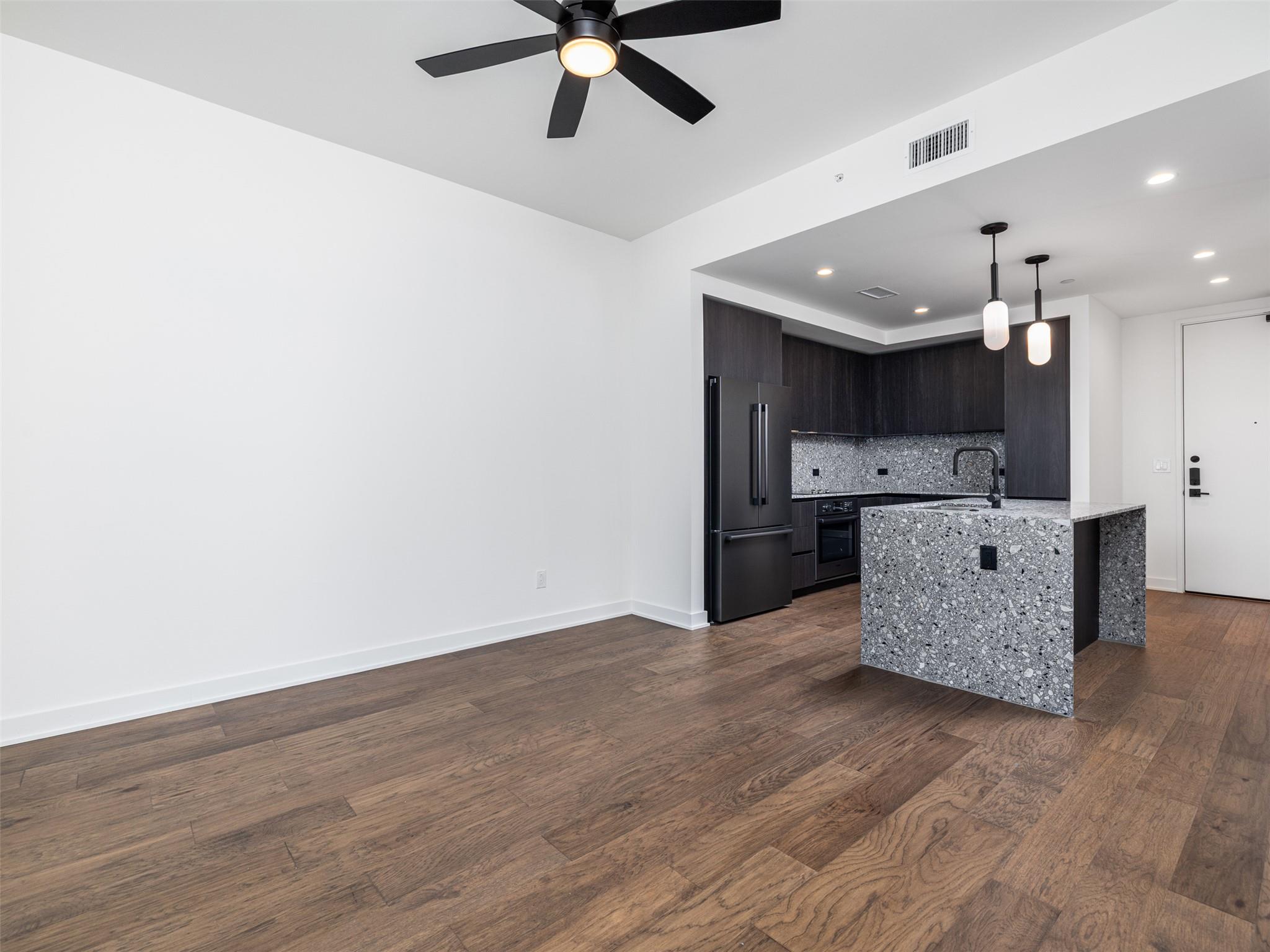 84 East Ave 3907