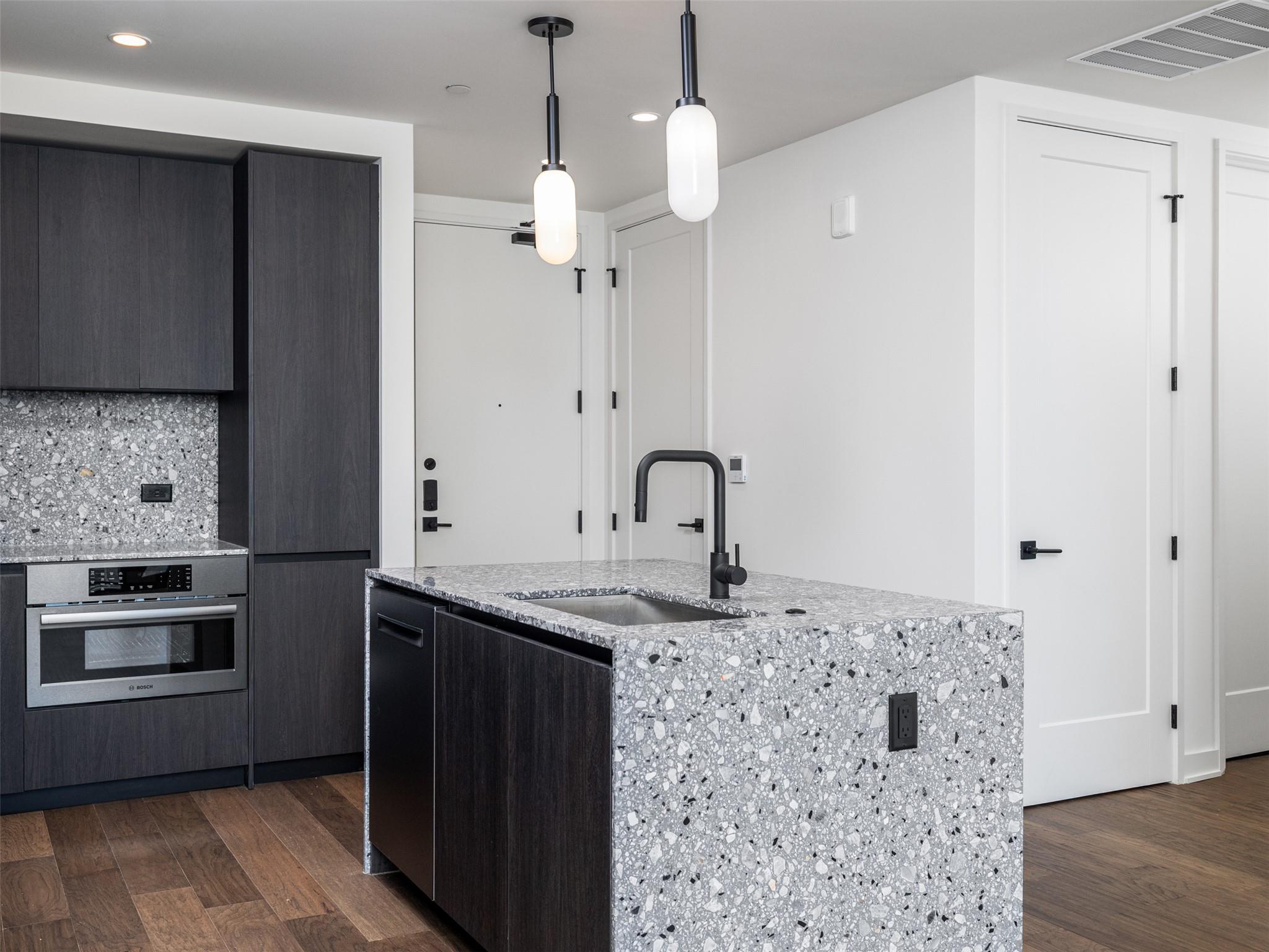 84 East Ave 3907