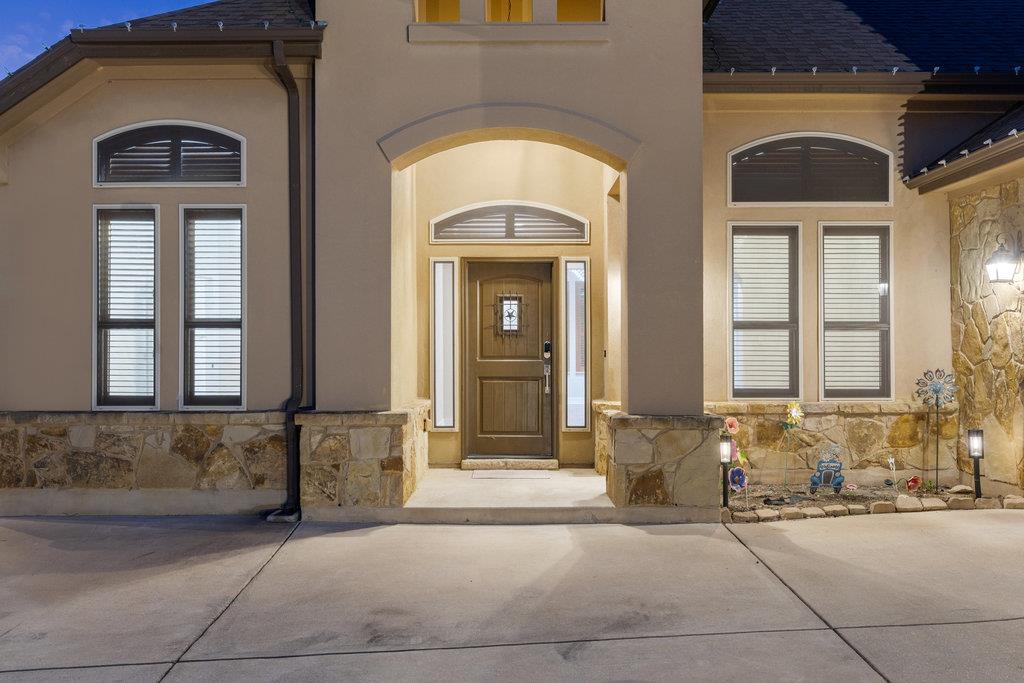 321 Sarahs LN