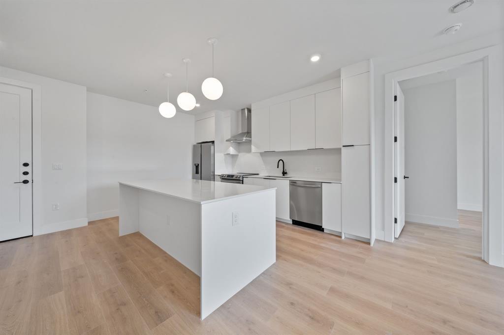1701 Simond Ave 426