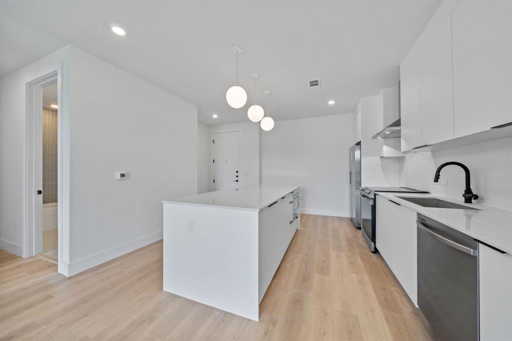 1701 Simond Ave 426