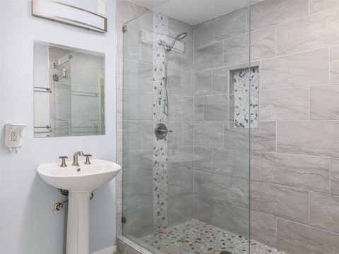 Tiny photo for 709 Lost CYN, West Lake Hills, TX 78746 (MLS # 6790000)