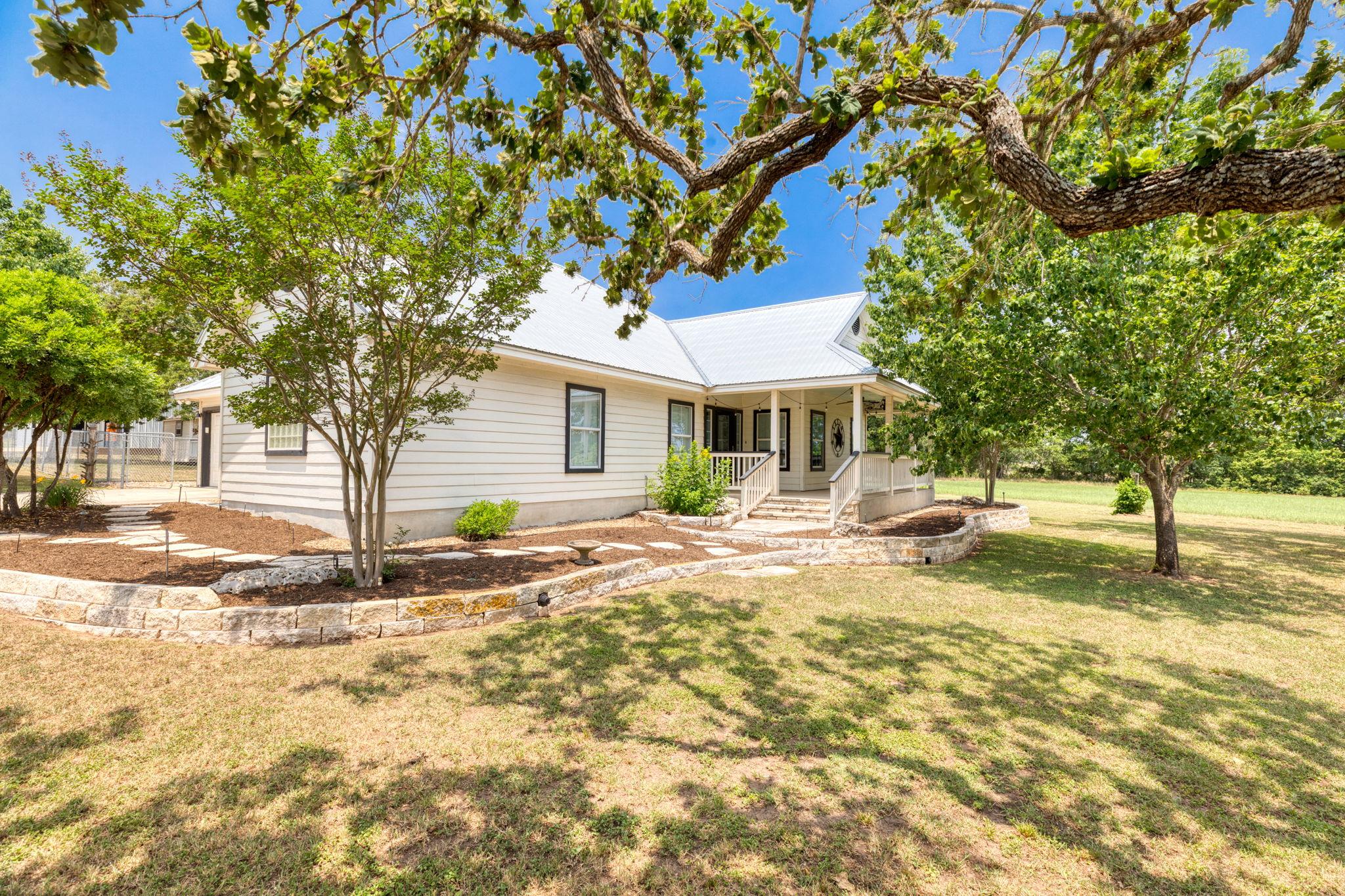 1600 Cattlemens ROW
