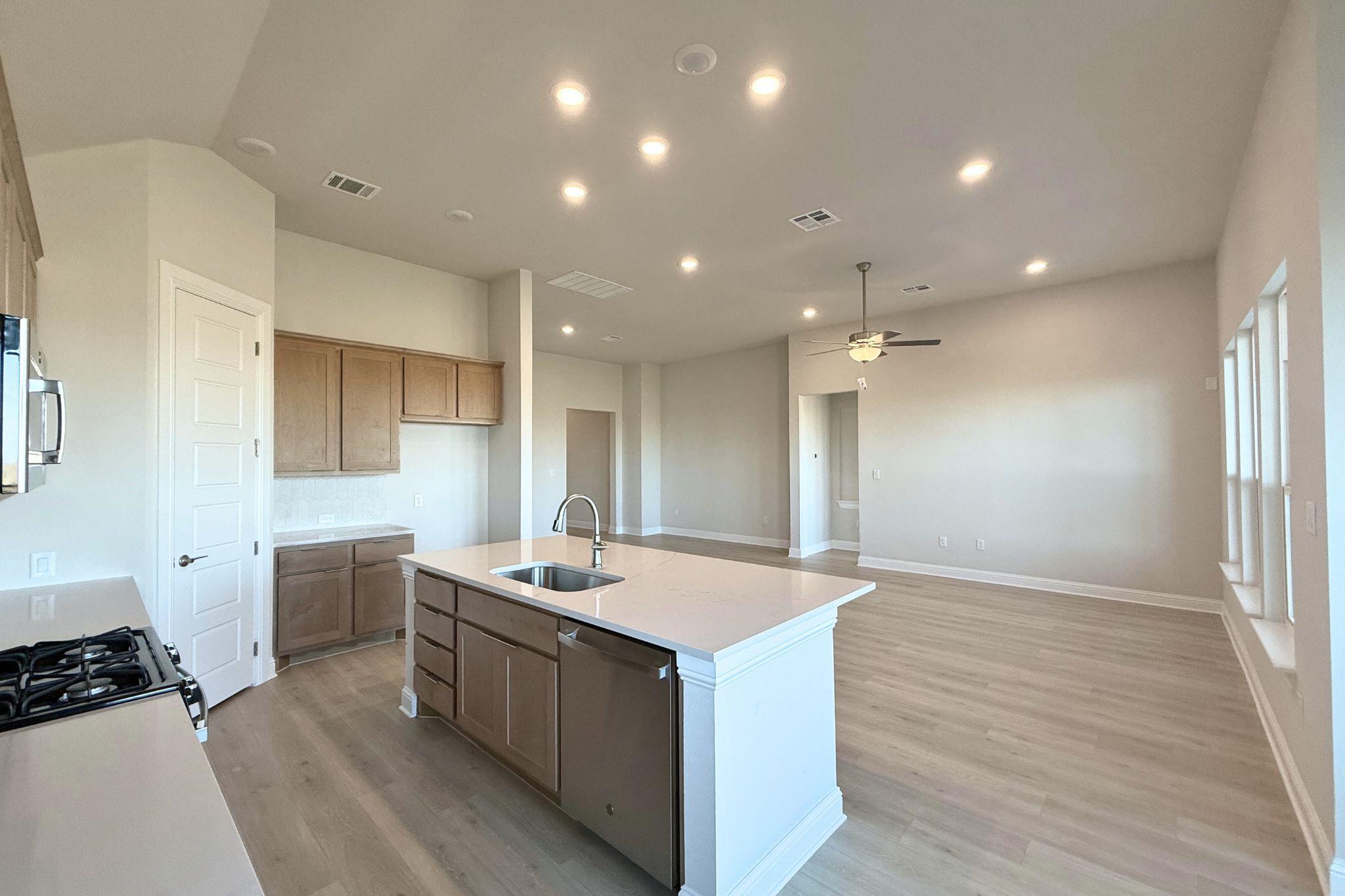 19705 Lucky Outlaw LN