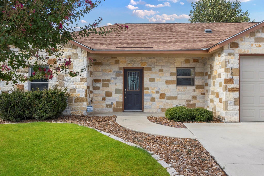Photo of 120 Navarro XING, Seguin, TX 78155 (MLS # 9237208)