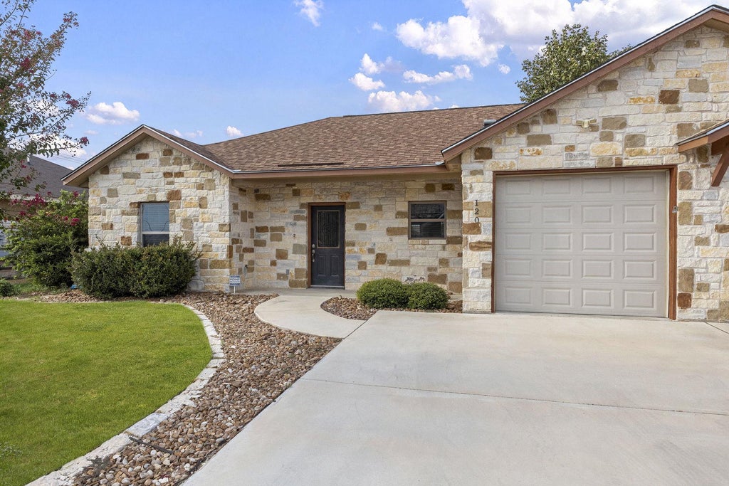 Photo of 120 Navarro XING, Seguin, TX 78155 (MLS # 9237208)