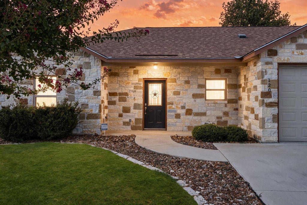 Photo of 120 Navarro XING, Seguin, TX 78155 (MLS # 9237208)