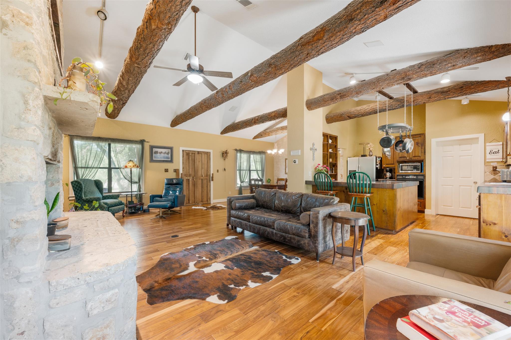 220 Meadowview DR