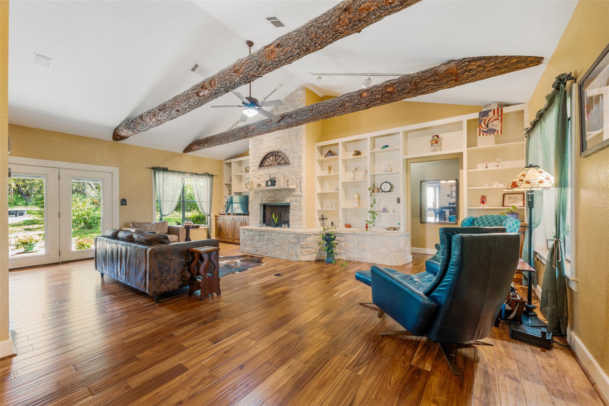 220 Meadowview DR
