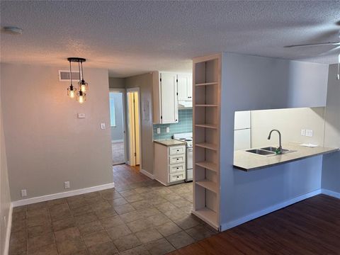 Photo of 2408 Longview ST #108, Austin, TX 78705 (MLS # 3077279)