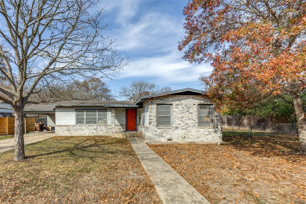 Photo of 705 Campbell ST, Lockhart, TX 78644 (MLS # 5281498)