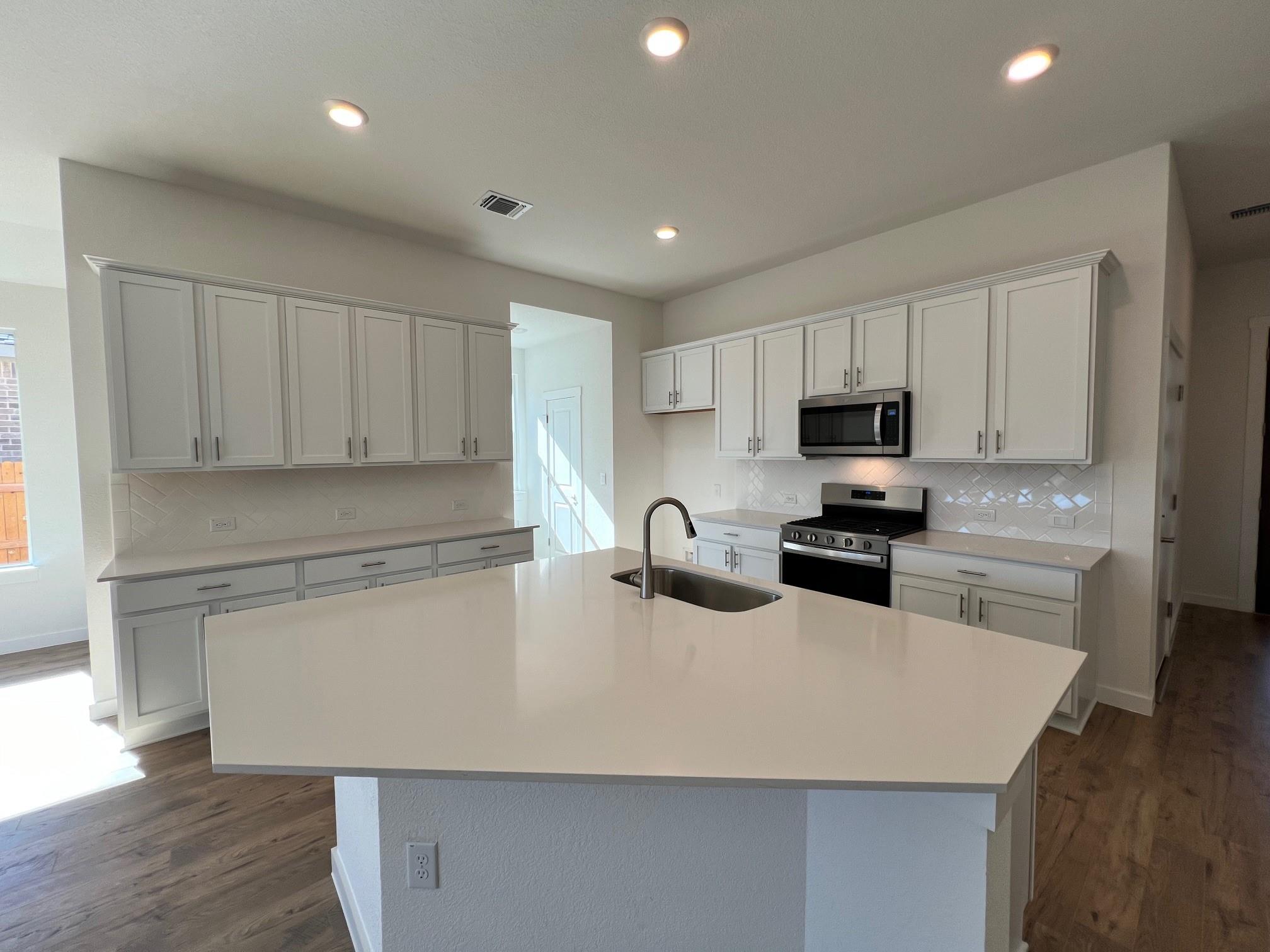 1920 Crooked Creek ST