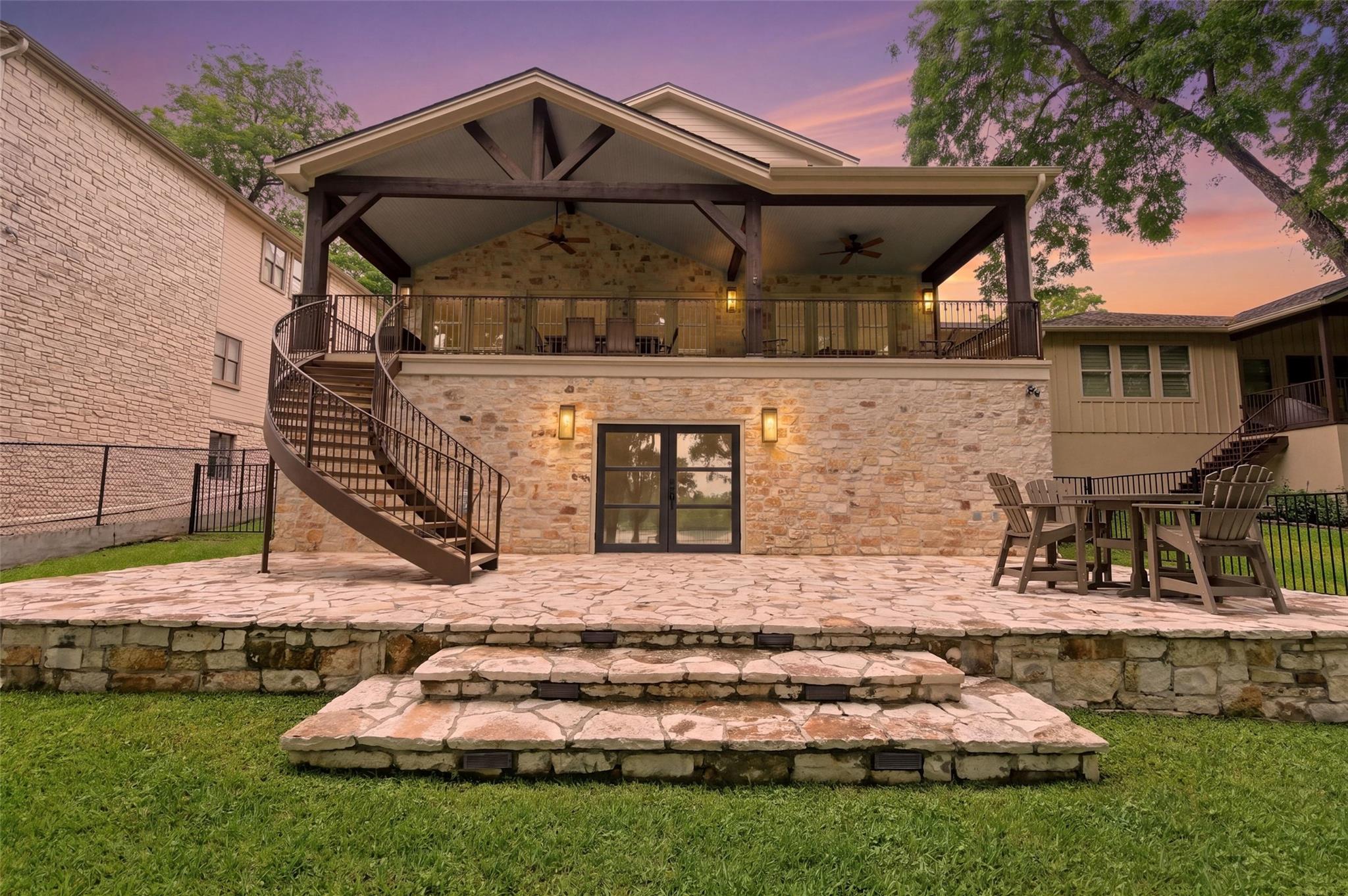 327 Meadowlakes DR
