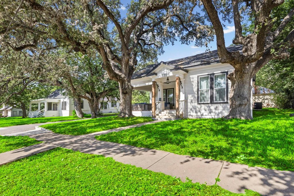 Photo of 535 S Main ST, Lockhart, TX 78644 (MLS # 4326419)