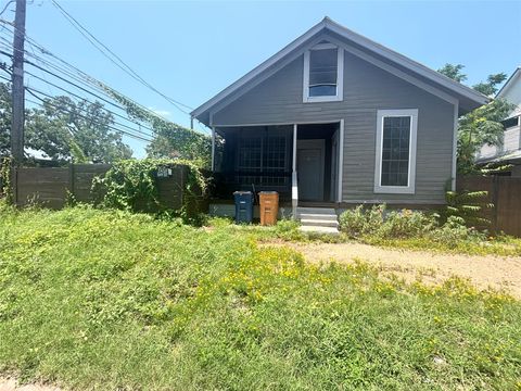 Photo of 2410 E 12th ST, Austin, TX 78702 (MLS # 3521837) Photo of 2410 E 12th ST, Austin, TX 78702 (MLS # 3521837)