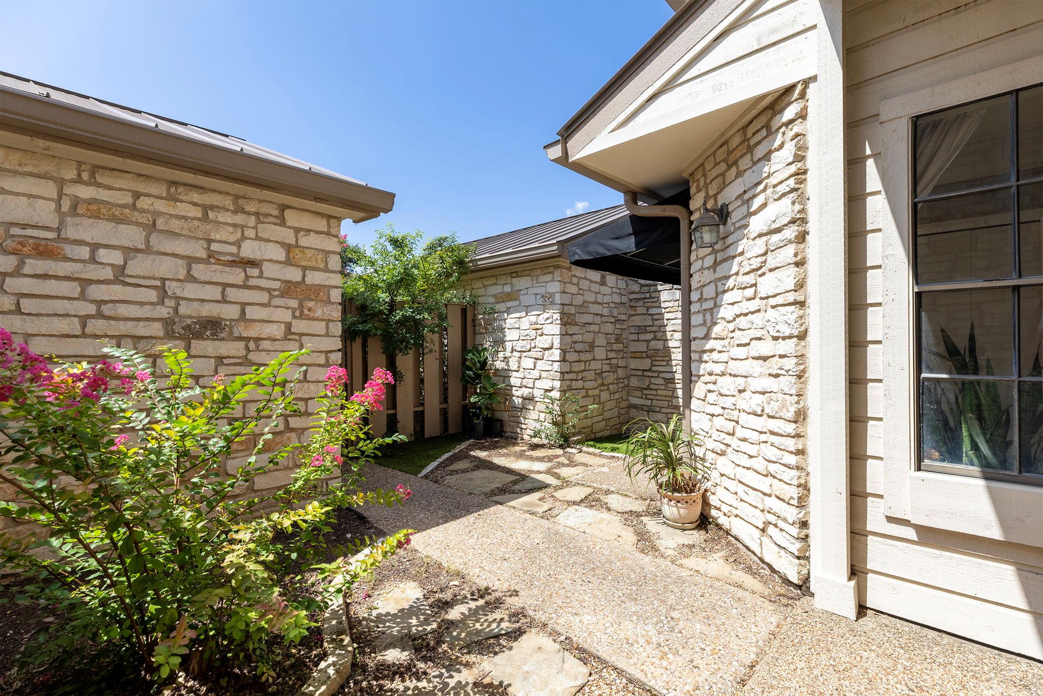 2201 Lakeway BLVD 32