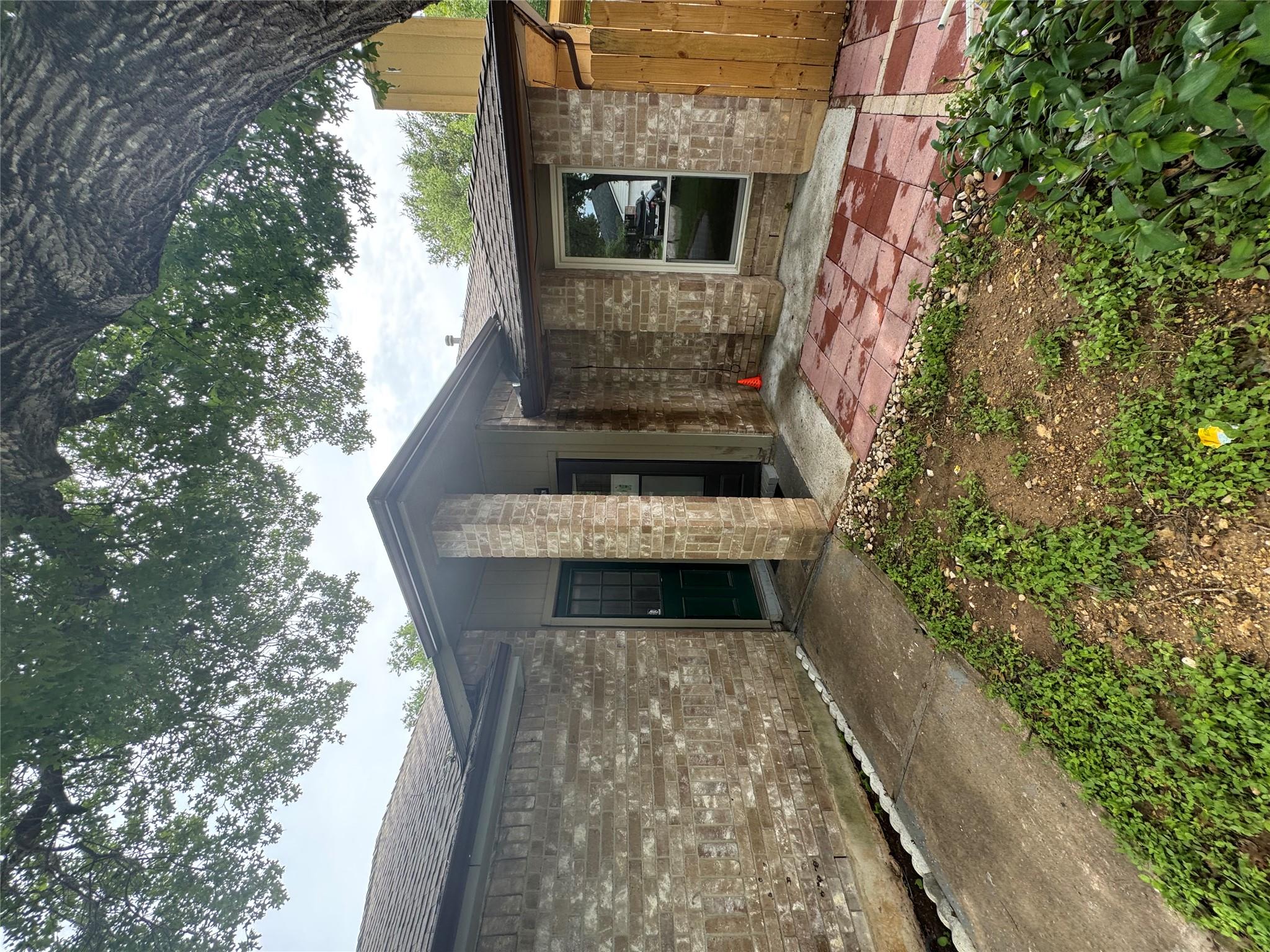 908 Saunders DR