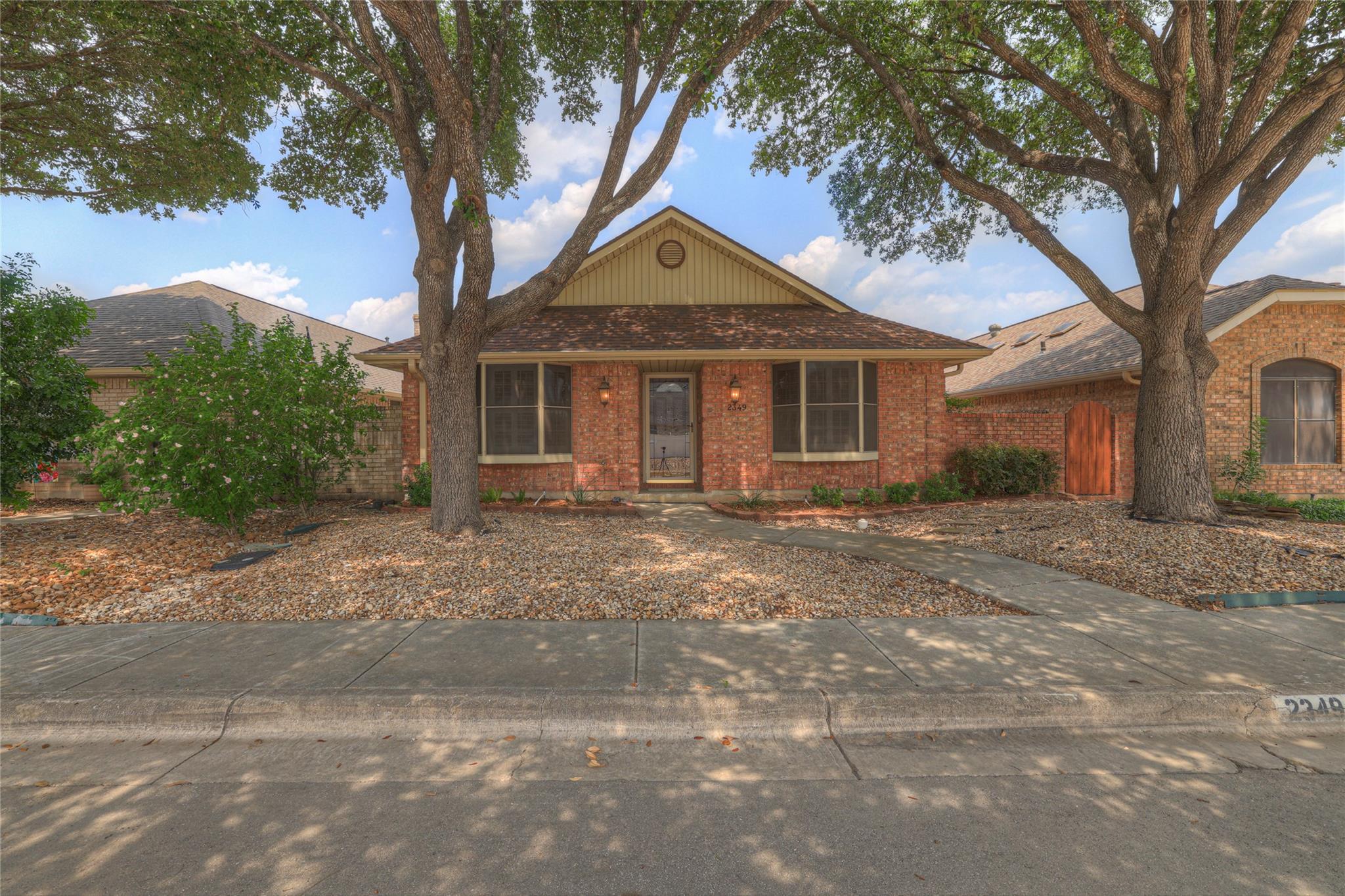 2349 Essex Grace