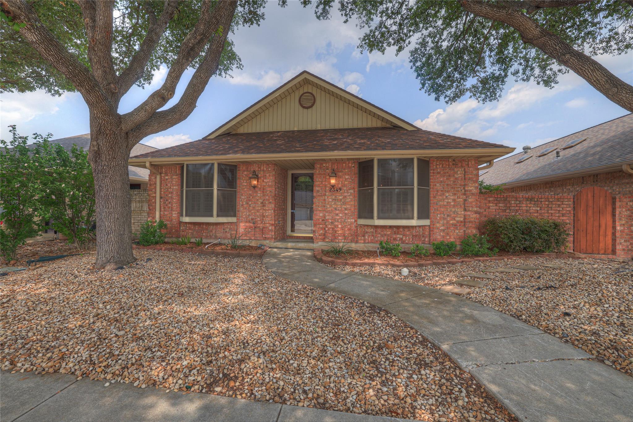 2349 Essex Grace