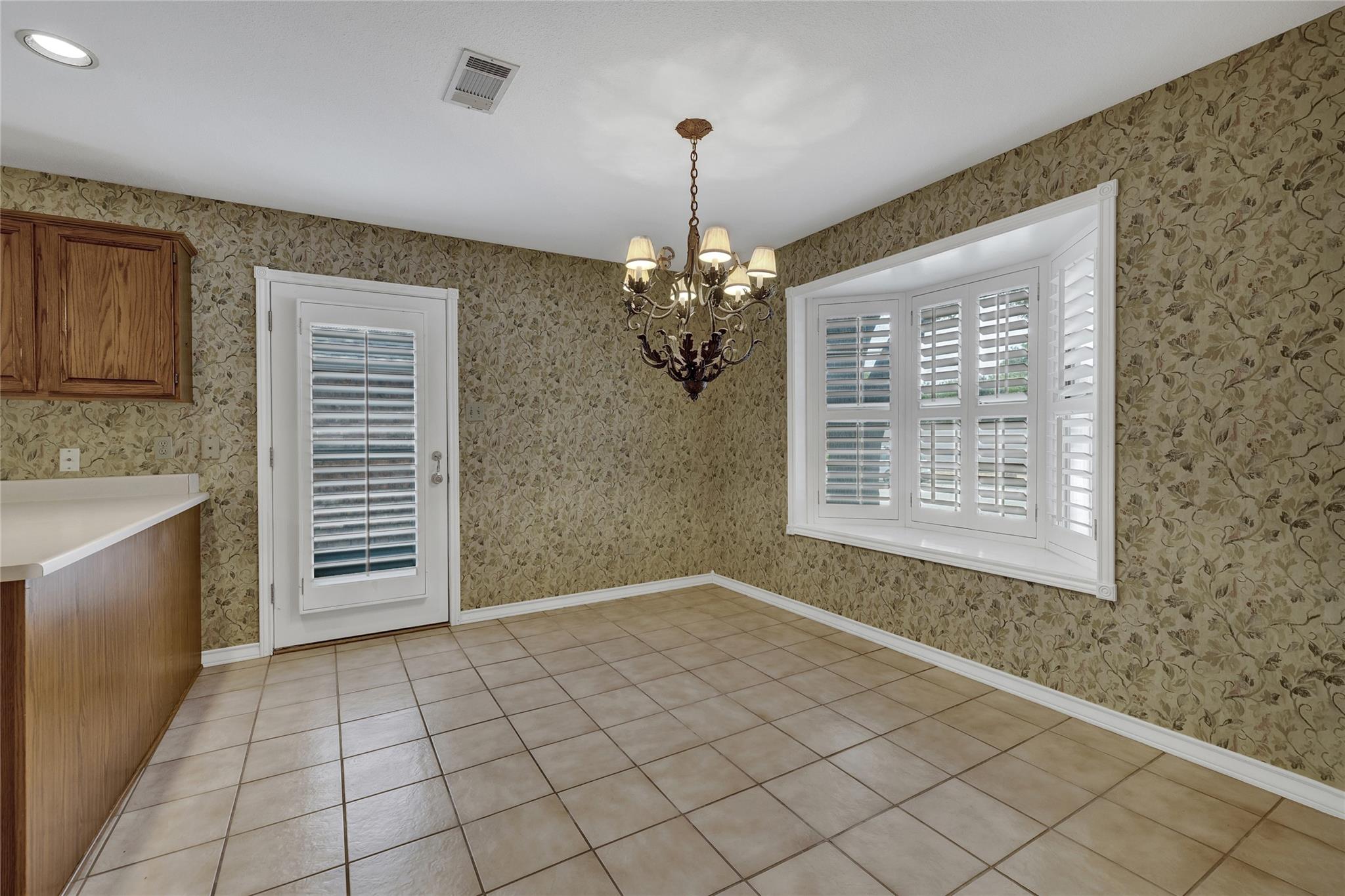2349 Essex Grace