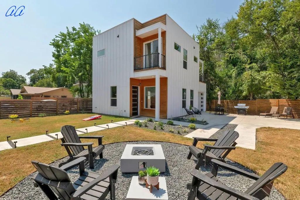 Photo for 5401 Stuart Cir DR #1, Austin, TX 78721 (MLS # 3396732)