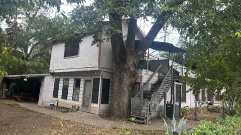 Photo of 40 Waller ST, Austin, TX 78702 (MLS # 8033659)
