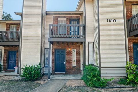 Photo of 1810 River Crossing CIR #B, Austin, TX 78741 (MLS # 1474985)