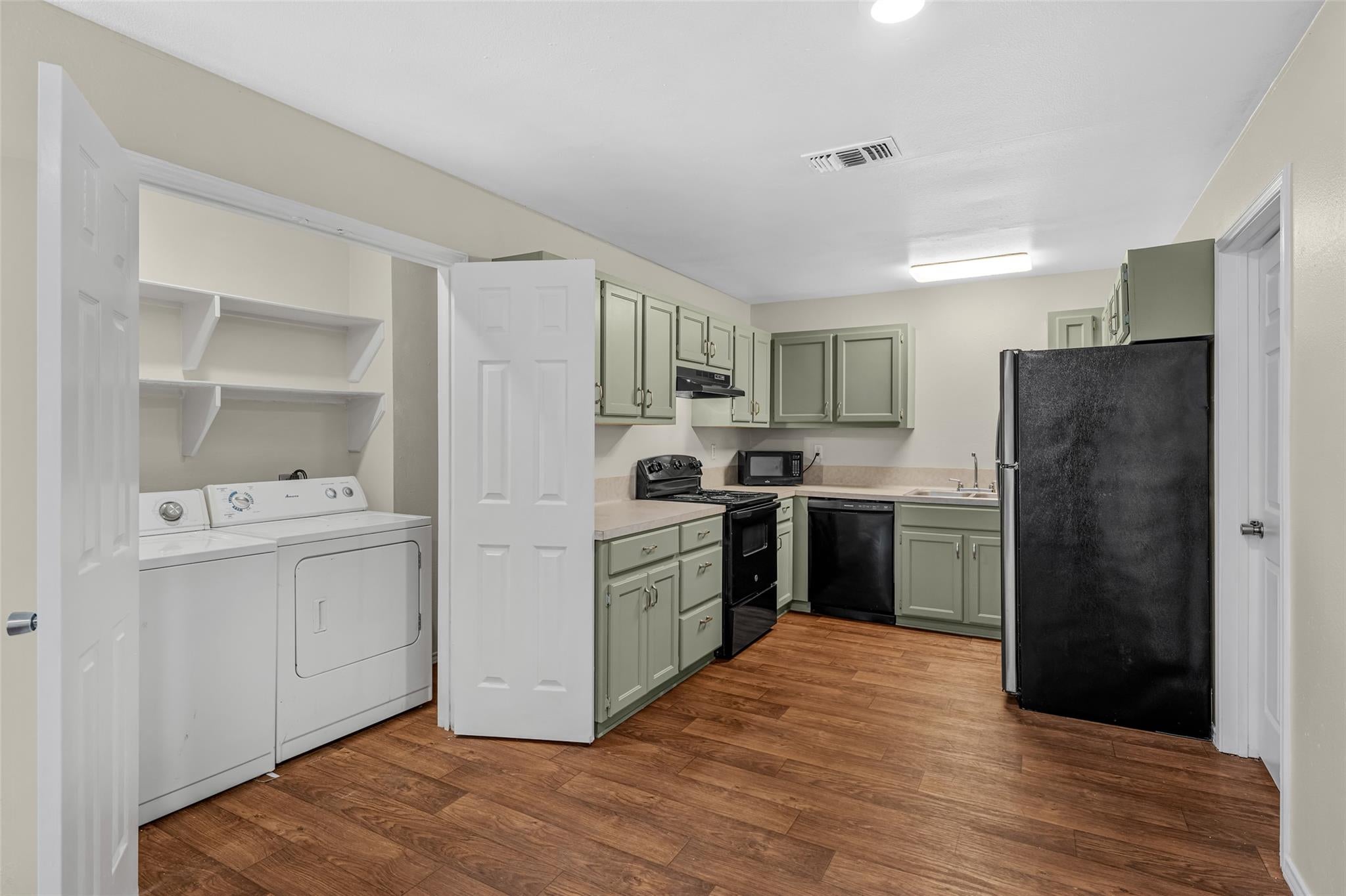 1009-1019 Advance ST