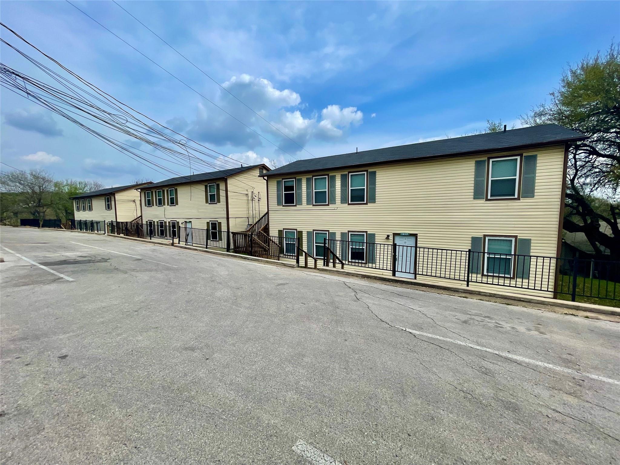 1009-1019 Advance ST