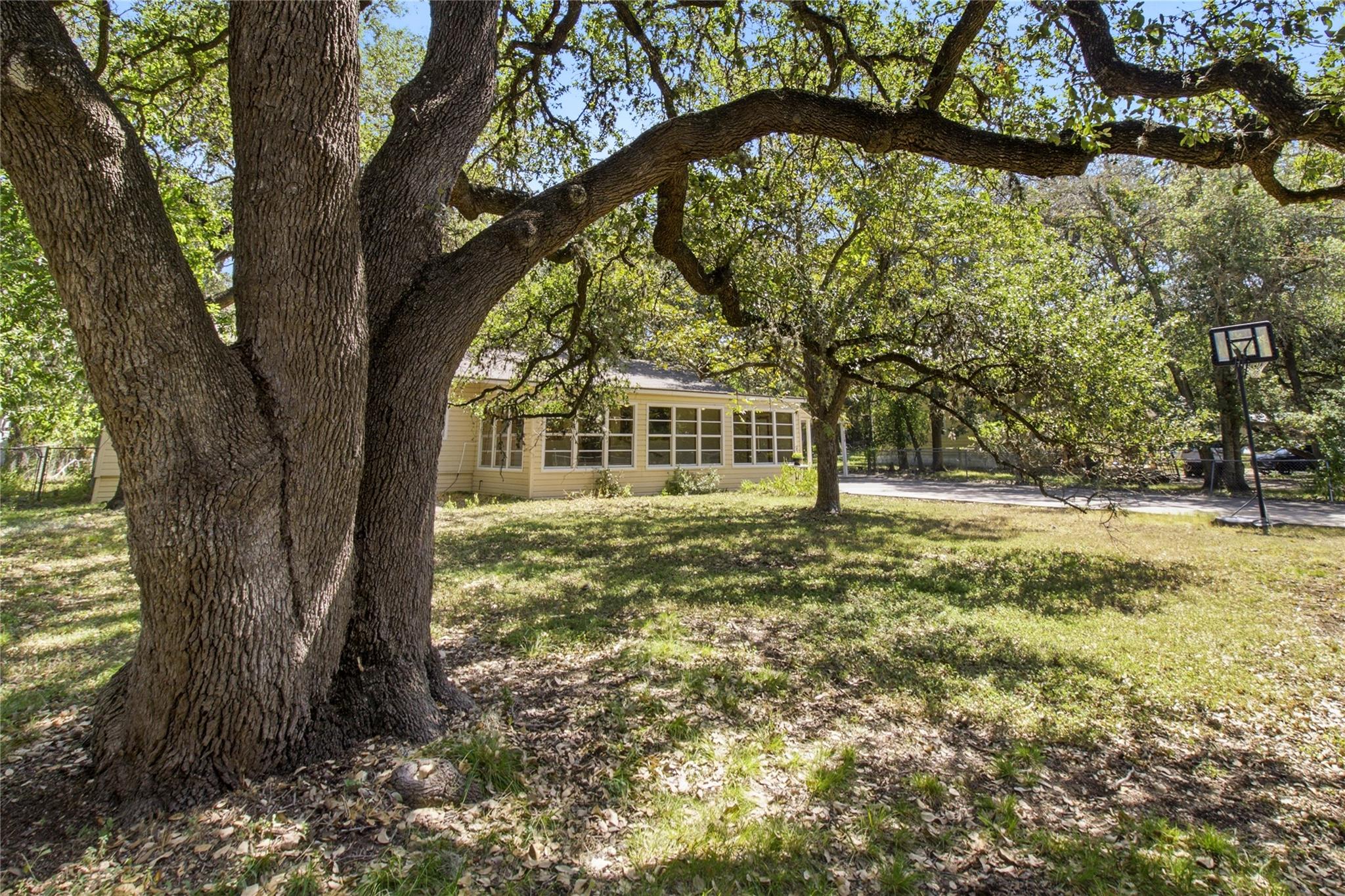 606 Harmons WAY