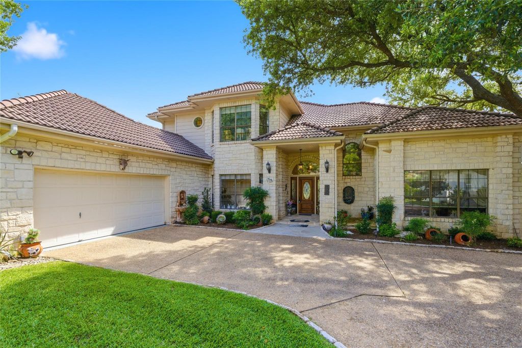 Photo of 34 Wingreen LOOP, The Hills, TX 78738 (MLS # 5986491)
