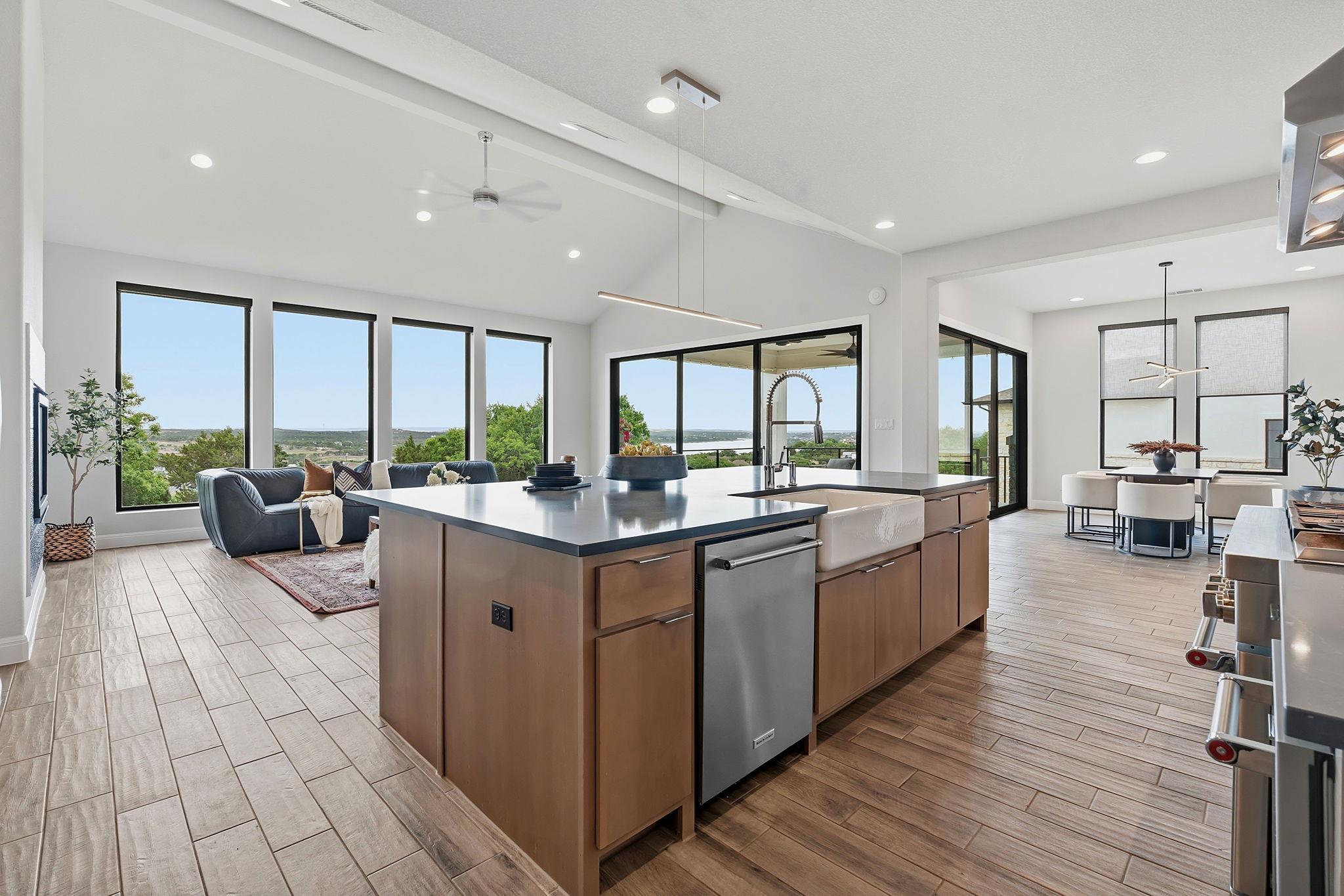 2414 Sunset Vista CIR 32