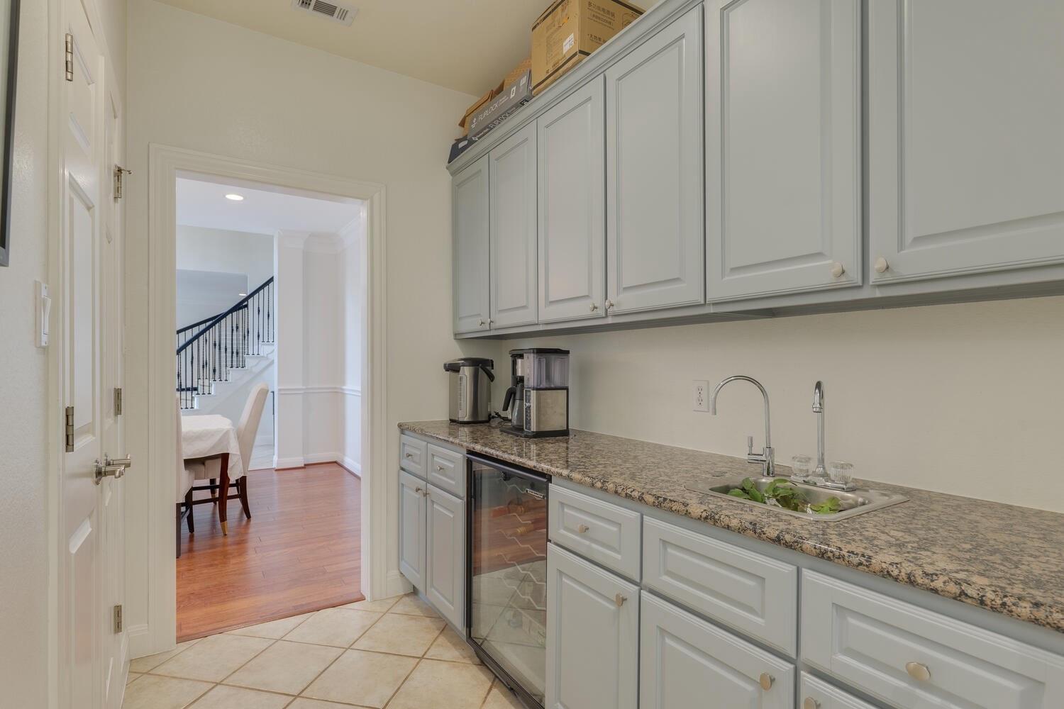 14 TORRINGTON LN