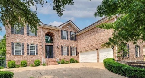 Photo of 14 TORRINGTON LN, The Hills, TX 78738 (MLS # 5155710)
